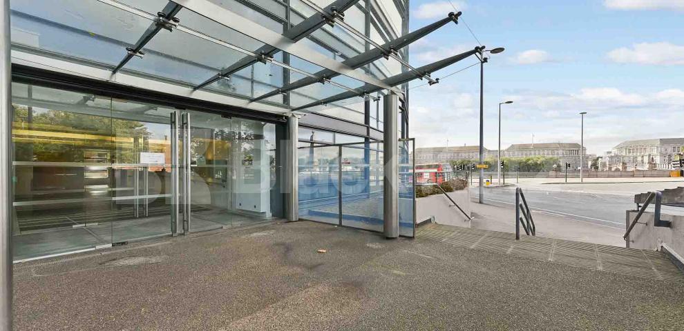 			UNDER OFFER, 2 Bedroom, 1 bath, 1 reception Apartment			 Parliament View, Albert Embankment